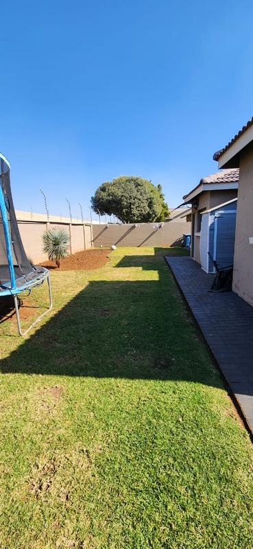 4 Bedroom Property for Sale in Raslouw Manor Gauteng
