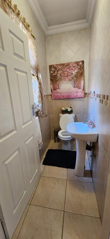 4 Bedroom Property for Sale in Raslouw Manor Gauteng