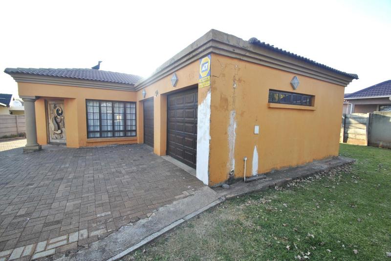 4 Bedroom Property for Sale in Dawn Park Gauteng