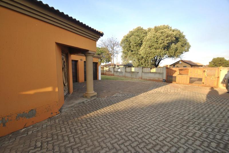 4 Bedroom Property for Sale in Dawn Park Gauteng