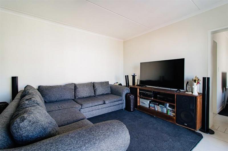 1 Bedroom Property for Sale in Edenvale Gauteng