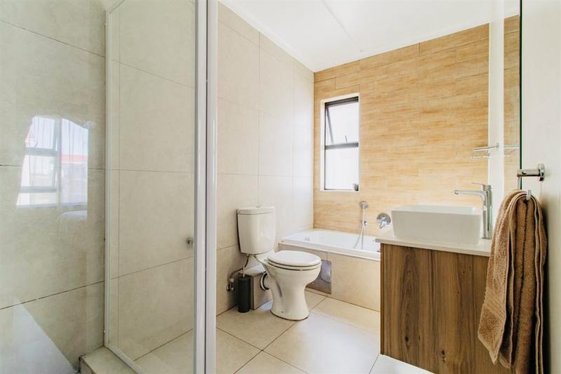 1 Bedroom Property for Sale in Edenvale Gauteng