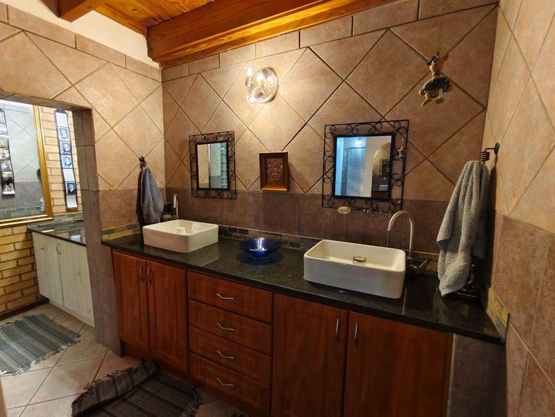 5 Bedroom Property for Sale in Doornpoort Gauteng