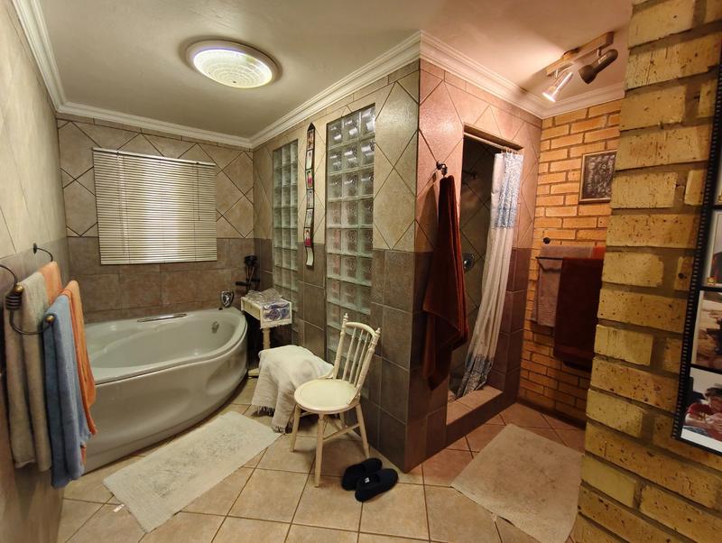 5 Bedroom Property for Sale in Doornpoort Gauteng