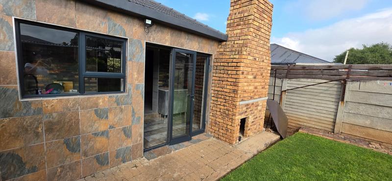 5 Bedroom Property for Sale in Florentia Gauteng