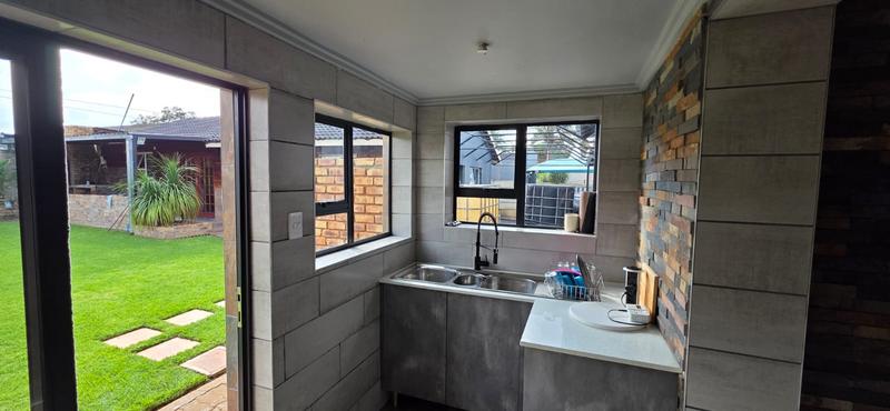 5 Bedroom Property for Sale in Florentia Gauteng