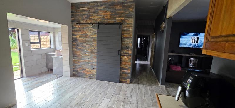 5 Bedroom Property for Sale in Florentia Gauteng