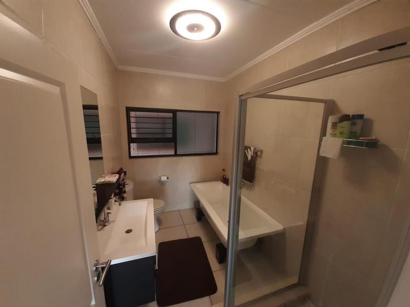 To Let 2 Bedroom Property for Rent in Greenstone Hill Gauteng