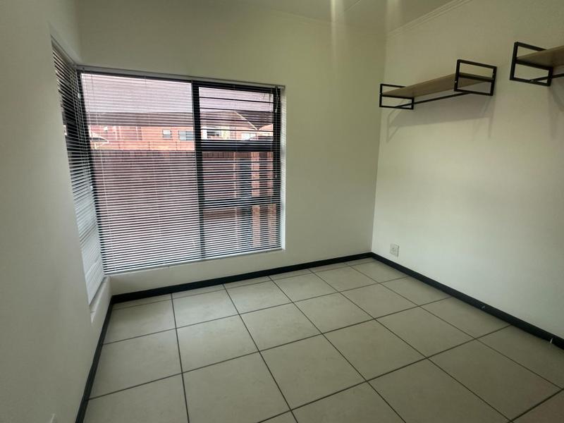 To Let 2 Bedroom Property for Rent in Greenstone Hill Gauteng