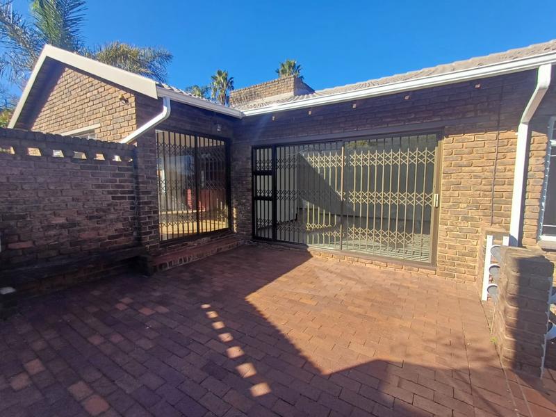 3 Bedroom Property for Sale in Roodekrans Gauteng