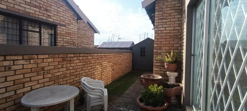 2 Bedroom Property for Sale in Greenhills Gauteng