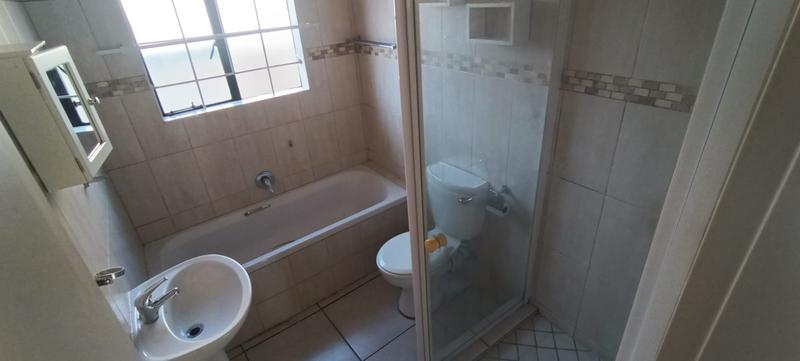 2 Bedroom Property for Sale in Greenhills Gauteng
