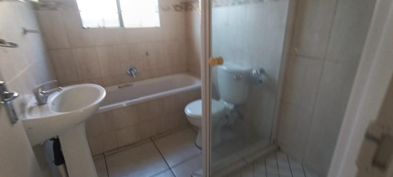 2 Bedroom Property for Sale in Greenhills Gauteng