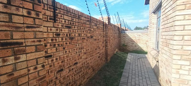 2 Bedroom Property for Sale in Greenhills Gauteng
