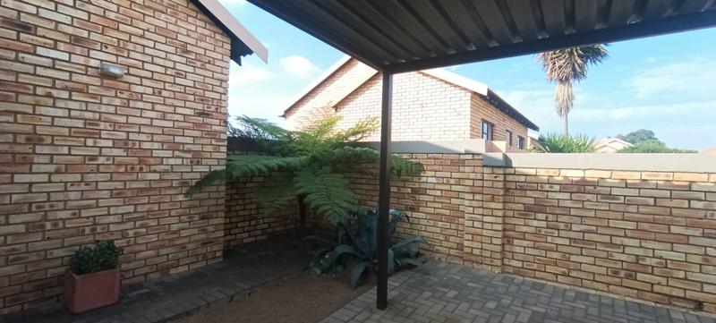 2 Bedroom Property for Sale in Greenhills Gauteng