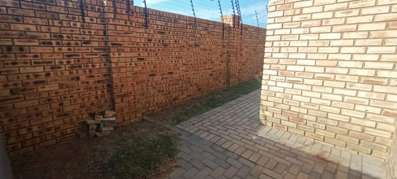 2 Bedroom Property for Sale in Greenhills Gauteng