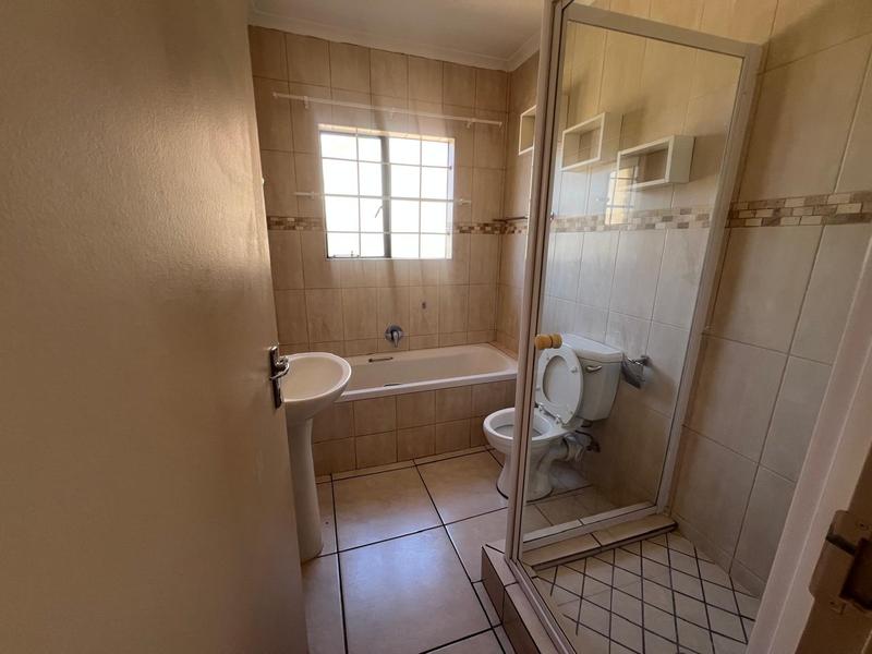 To Let 2 Bedroom Property for Rent in Greenhills Gauteng