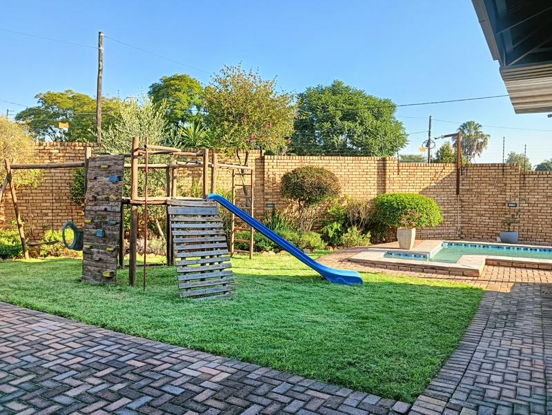 To Let commercial Property for Rent in Monument Gauteng