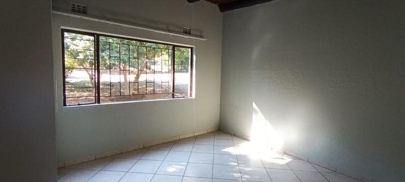 To Let 2 Bedroom Property for Rent in Poortview Gauteng