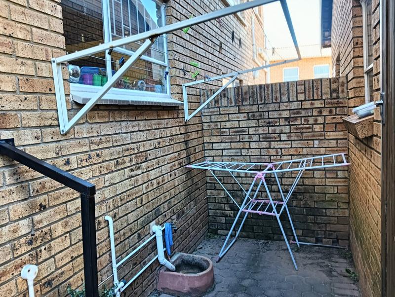 To Let 2 Bedroom Property for Rent in Rangeview Gauteng