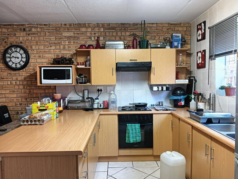 To Let 2 Bedroom Property for Rent in Rangeview Gauteng