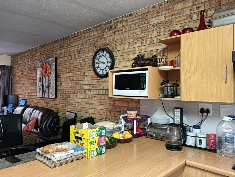 To Let 2 Bedroom Property for Rent in Rangeview Gauteng