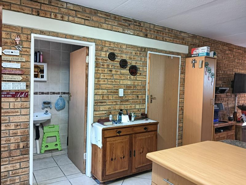 To Let 2 Bedroom Property for Rent in Rangeview Gauteng