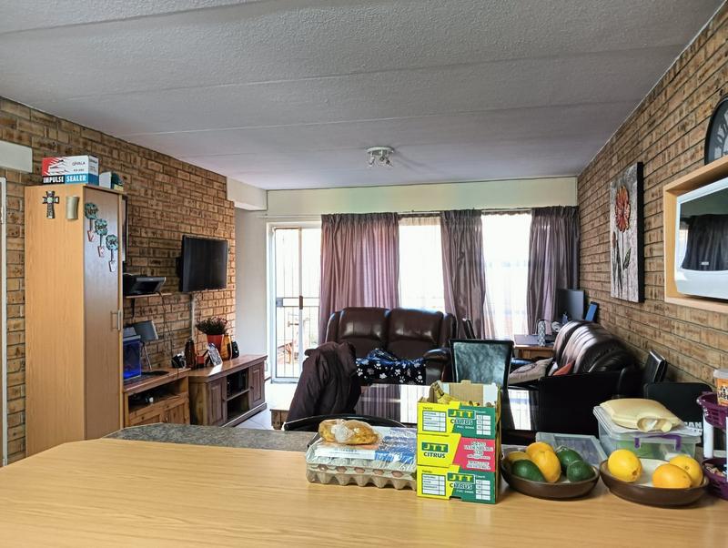 To Let 2 Bedroom Property for Rent in Rangeview Gauteng