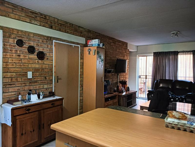 To Let 2 Bedroom Property for Rent in Rangeview Gauteng