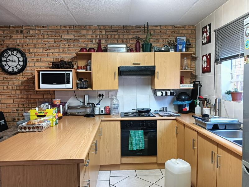 To Let 2 Bedroom Property for Rent in Rangeview Gauteng