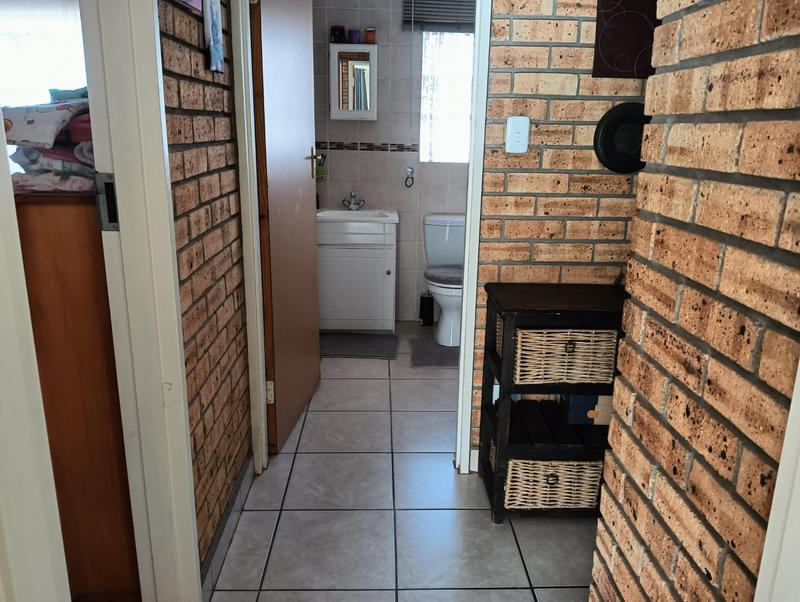 To Let 2 Bedroom Property for Rent in Rangeview Gauteng