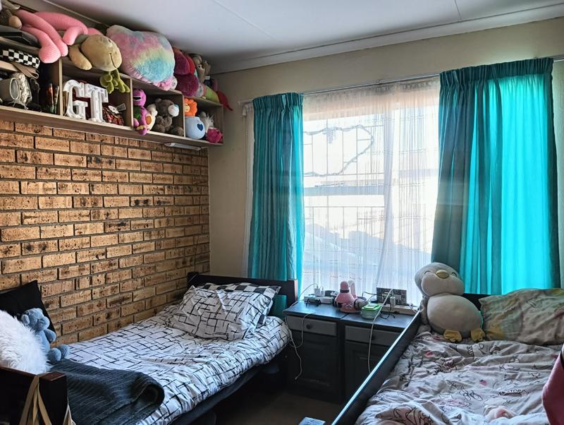 To Let 2 Bedroom Property for Rent in Rangeview Gauteng