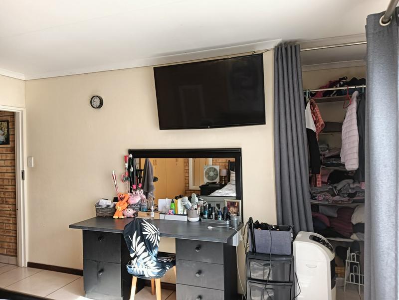 To Let 2 Bedroom Property for Rent in Rangeview Gauteng
