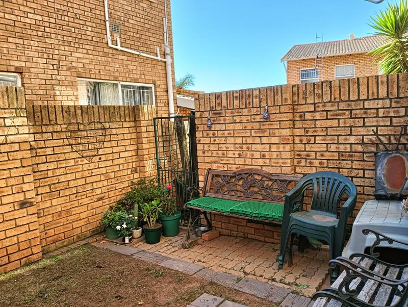 To Let 2 Bedroom Property for Rent in Rangeview Gauteng