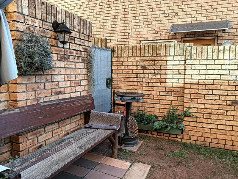To Let 2 Bedroom Property for Rent in Rangeview Gauteng