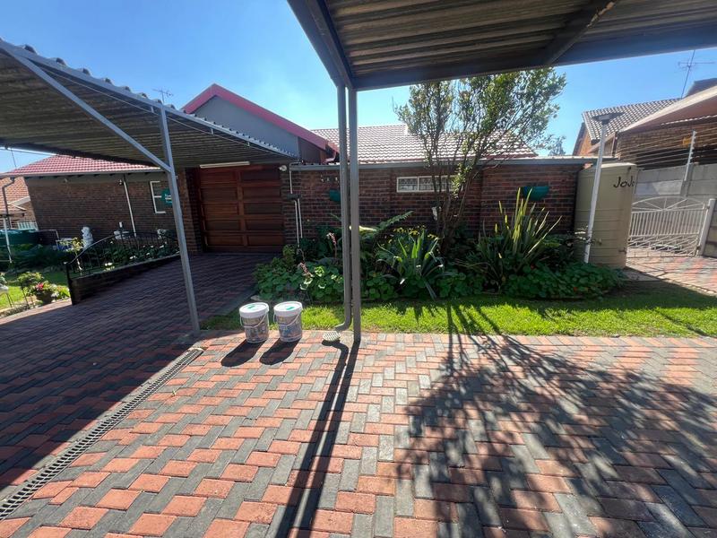 3 Bedroom Property for Sale in Greenhills Gauteng