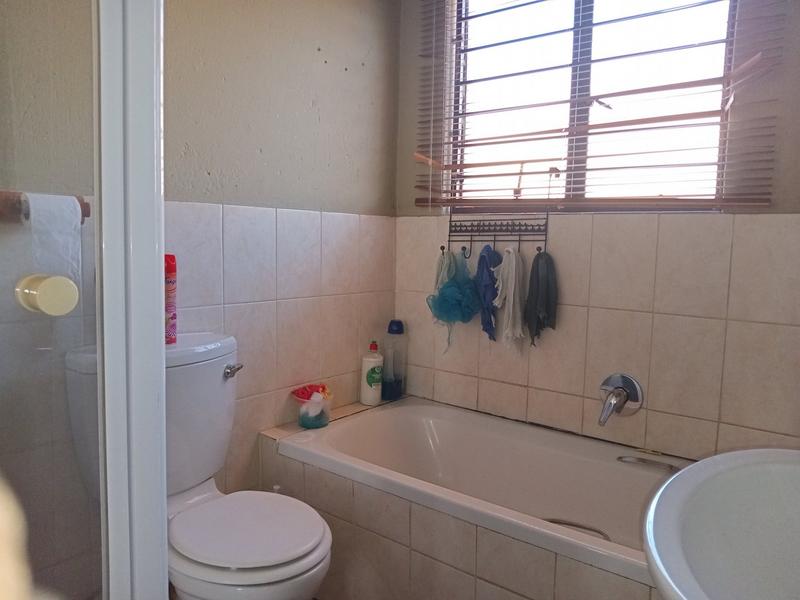 2 Bedroom Property for Sale in Greenhills Gauteng