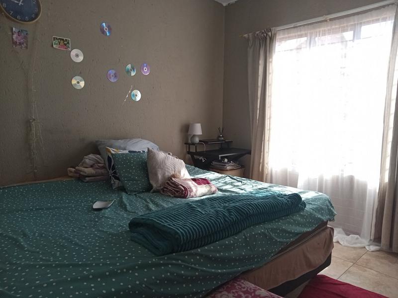 2 Bedroom Property for Sale in Greenhills Gauteng