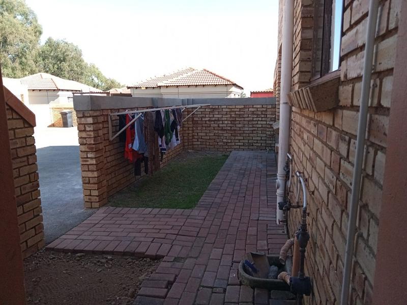 2 Bedroom Property for Sale in Greenhills Gauteng