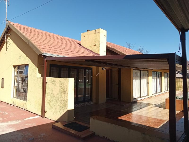4 Bedroom Property for Sale in Greenhills Gauteng