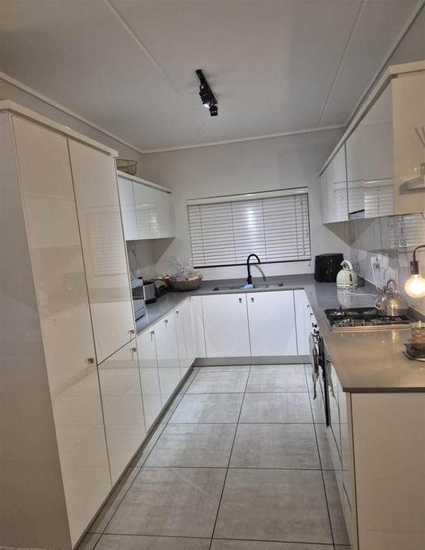 To Let 3 Bedroom Property for Rent in Waterfall Gauteng