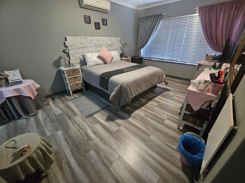 3 Bedroom Property for Sale in Strubenvale Gauteng