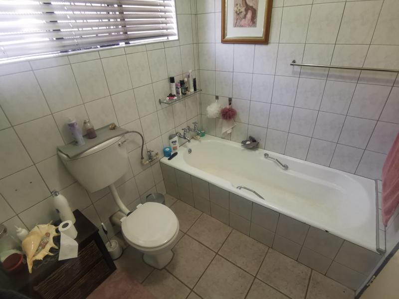 3 Bedroom Property for Sale in Strubenvale Gauteng