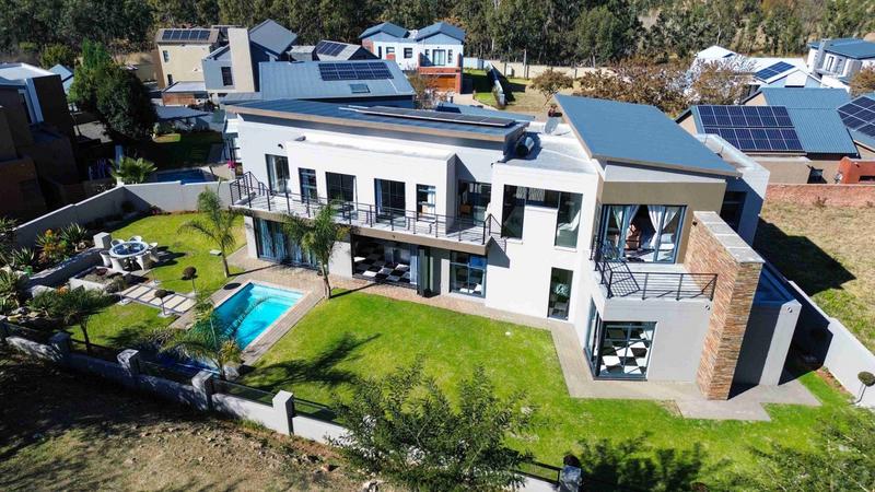 5 Bedroom Property for Sale in Copperleaf Estate Gauteng