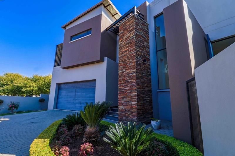 5 Bedroom Property for Sale in Copperleaf Estate Gauteng