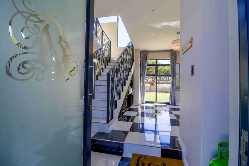 5 Bedroom Property for Sale in Copperleaf Estate Gauteng