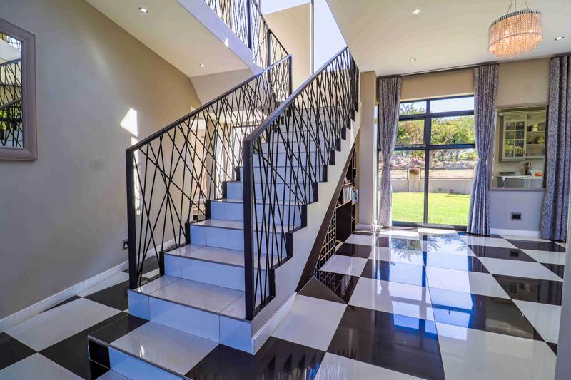 5 Bedroom Property for Sale in Copperleaf Estate Gauteng