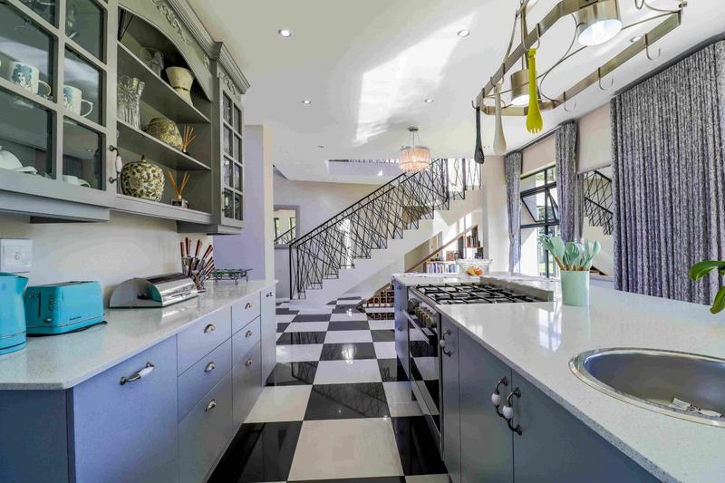 5 Bedroom Property for Sale in Copperleaf Estate Gauteng