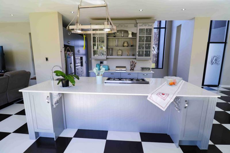 5 Bedroom Property for Sale in Copperleaf Estate Gauteng