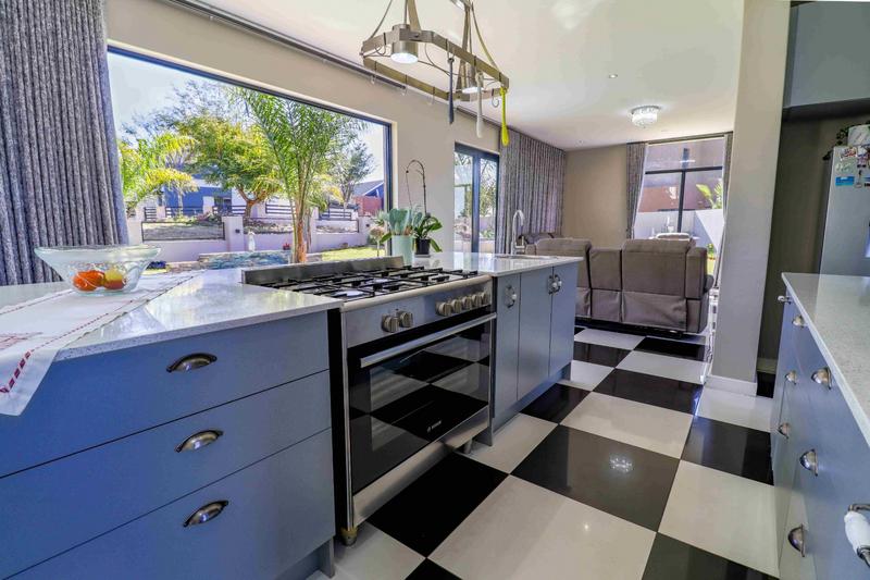 5 Bedroom Property for Sale in Copperleaf Estate Gauteng